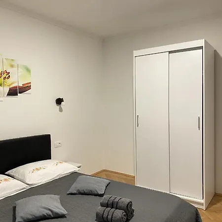 & - Marina * Ploce (Dubrovnik-Neretva)