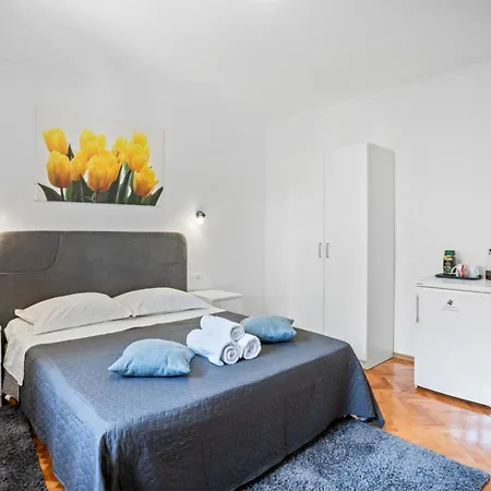 & - Marina Apartman *